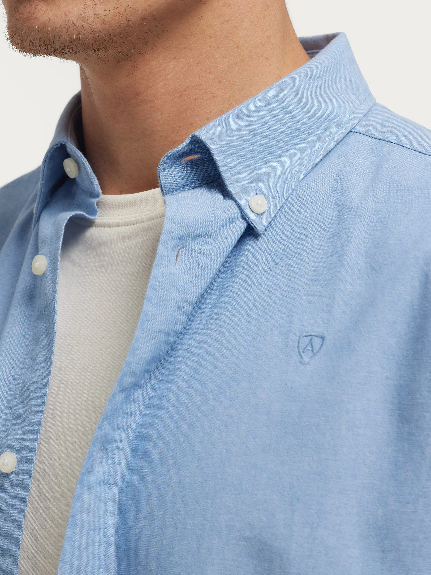 camisa_oxford_chambray_celeste_5.webp Best Alvaro Moreno CAMISA OXFORD CHAMBRAY Celeste