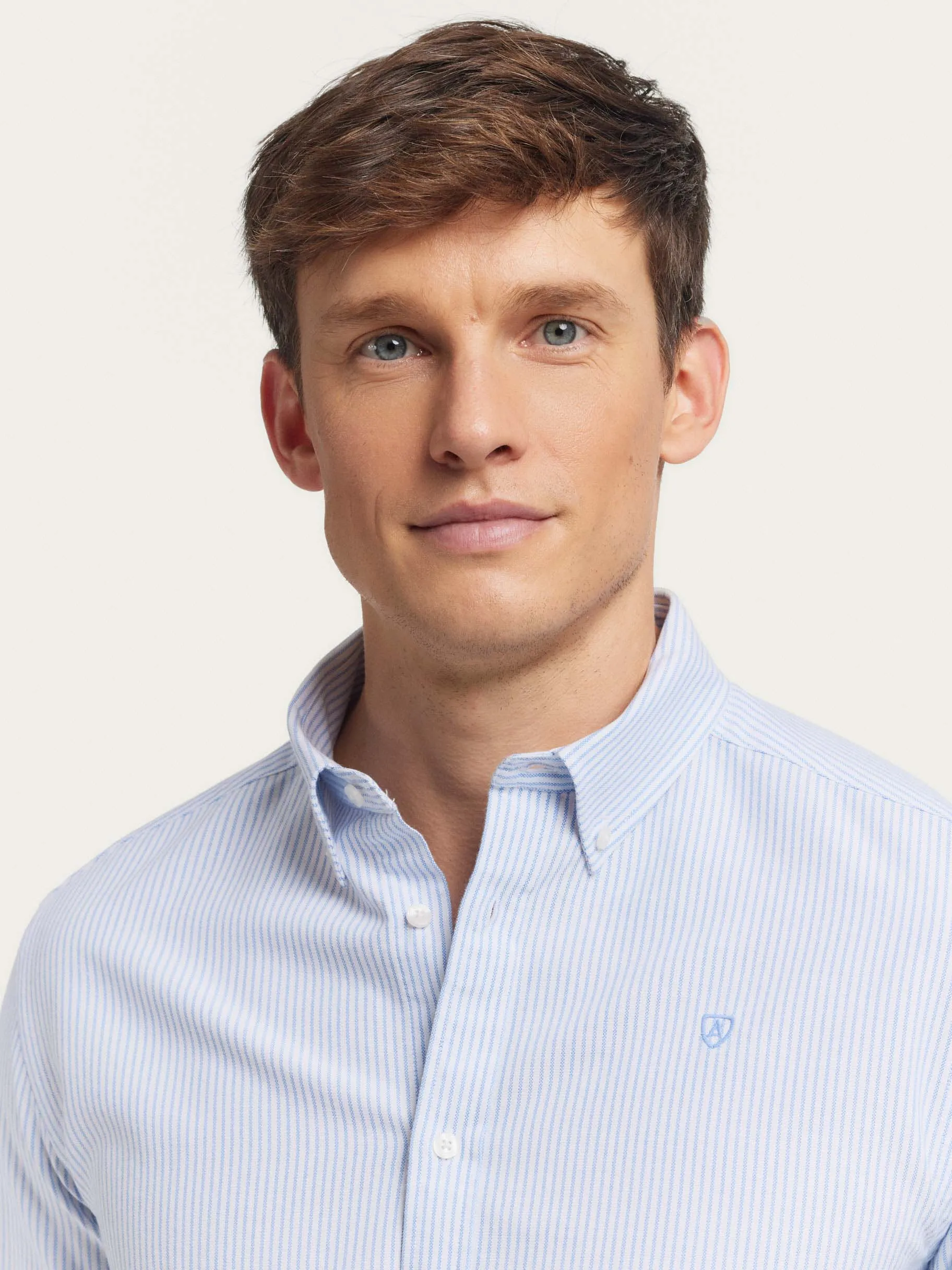 camisa_oxford_regent_celeste_3.webp Shop Alvaro Moreno CAMISA OXFORD REGENT Celeste
