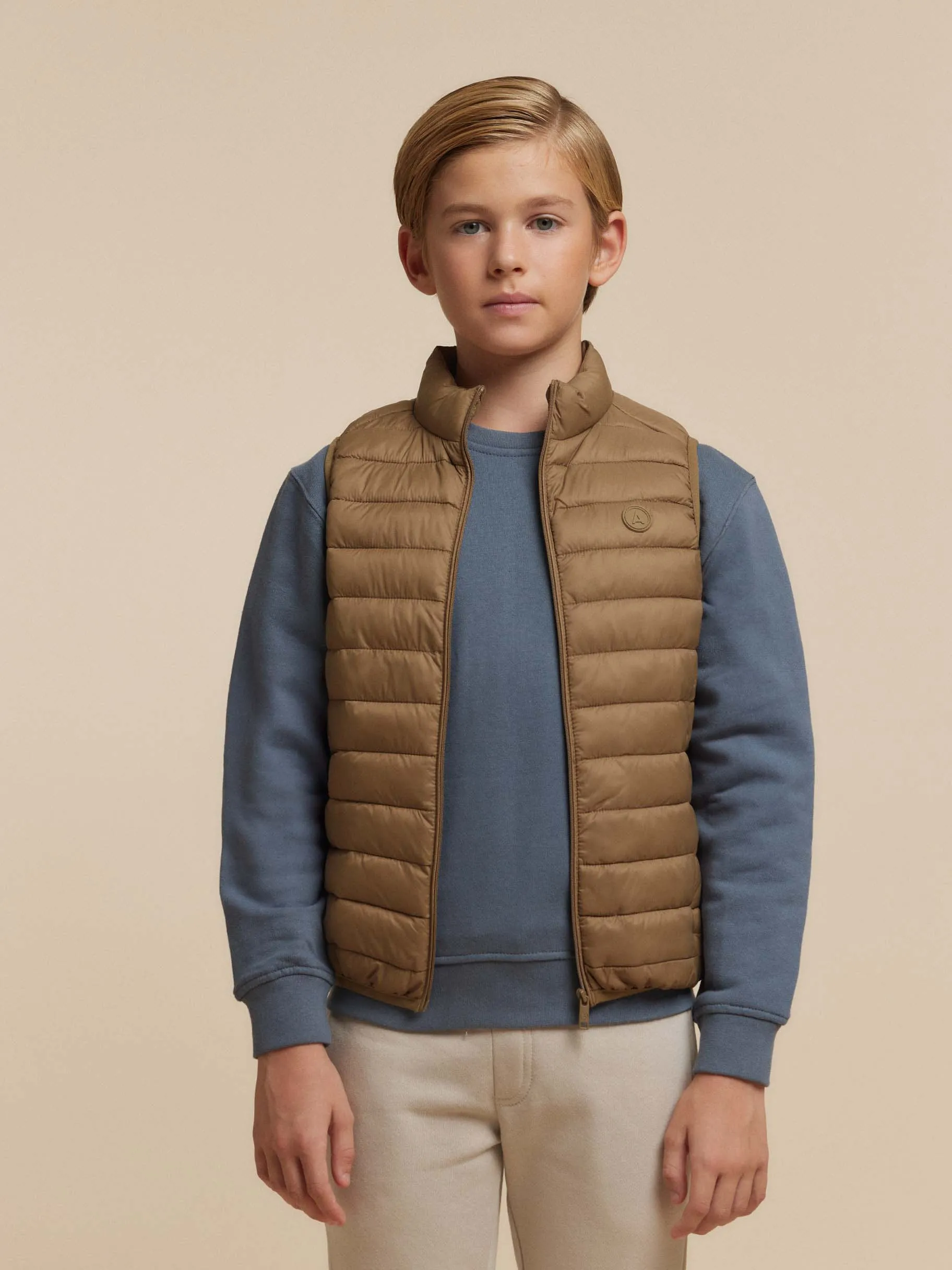 chaleco_niro_kids_mostaza_4.webp Flash Sale Alvaro Moreno CHALECO NIRO KIDS Mostaza
