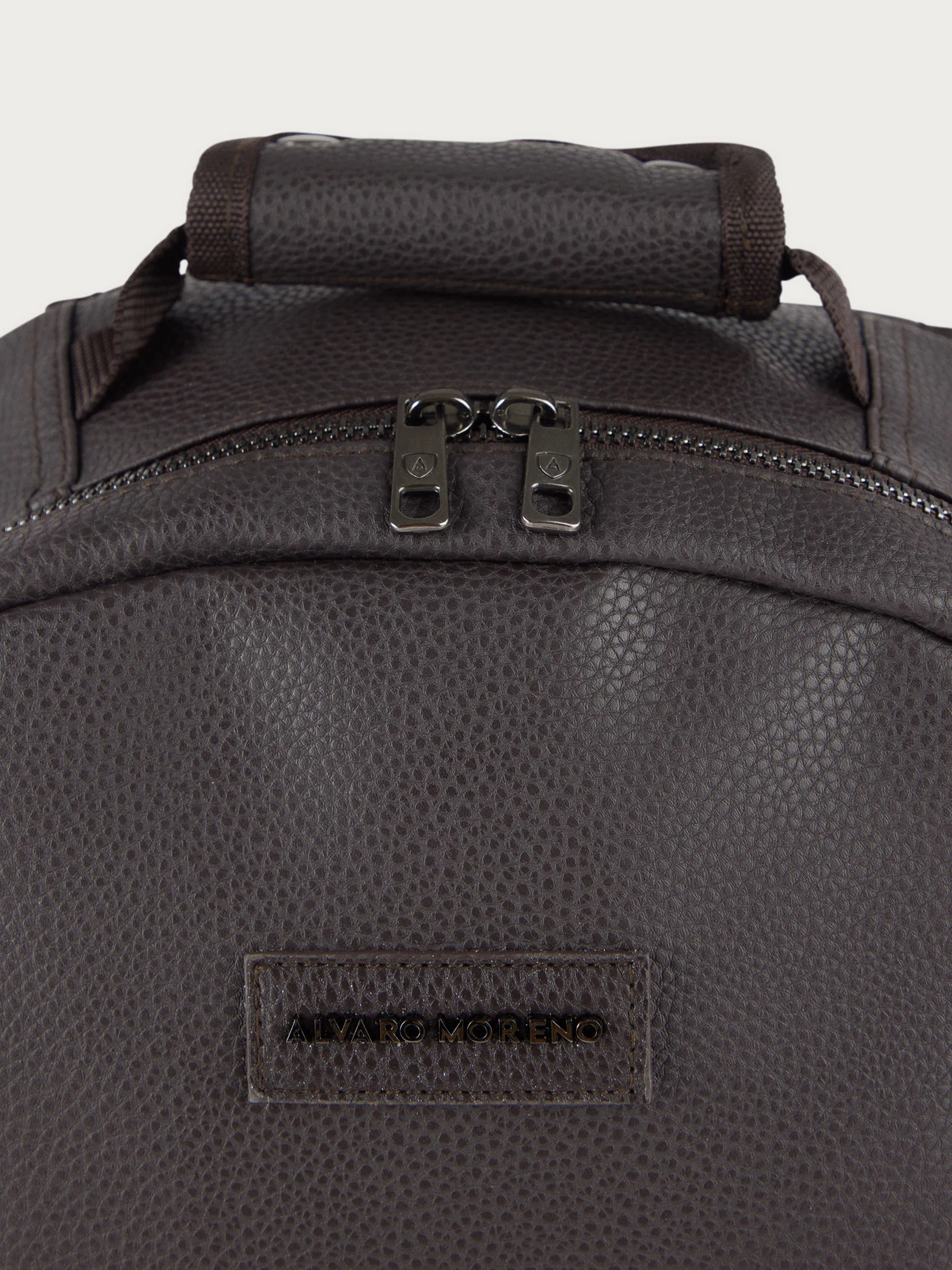 mochila_rocco_marrn_3.webp Fashion Alvaro Moreno MOCHILA ROCCO MARRÓN Marrón
