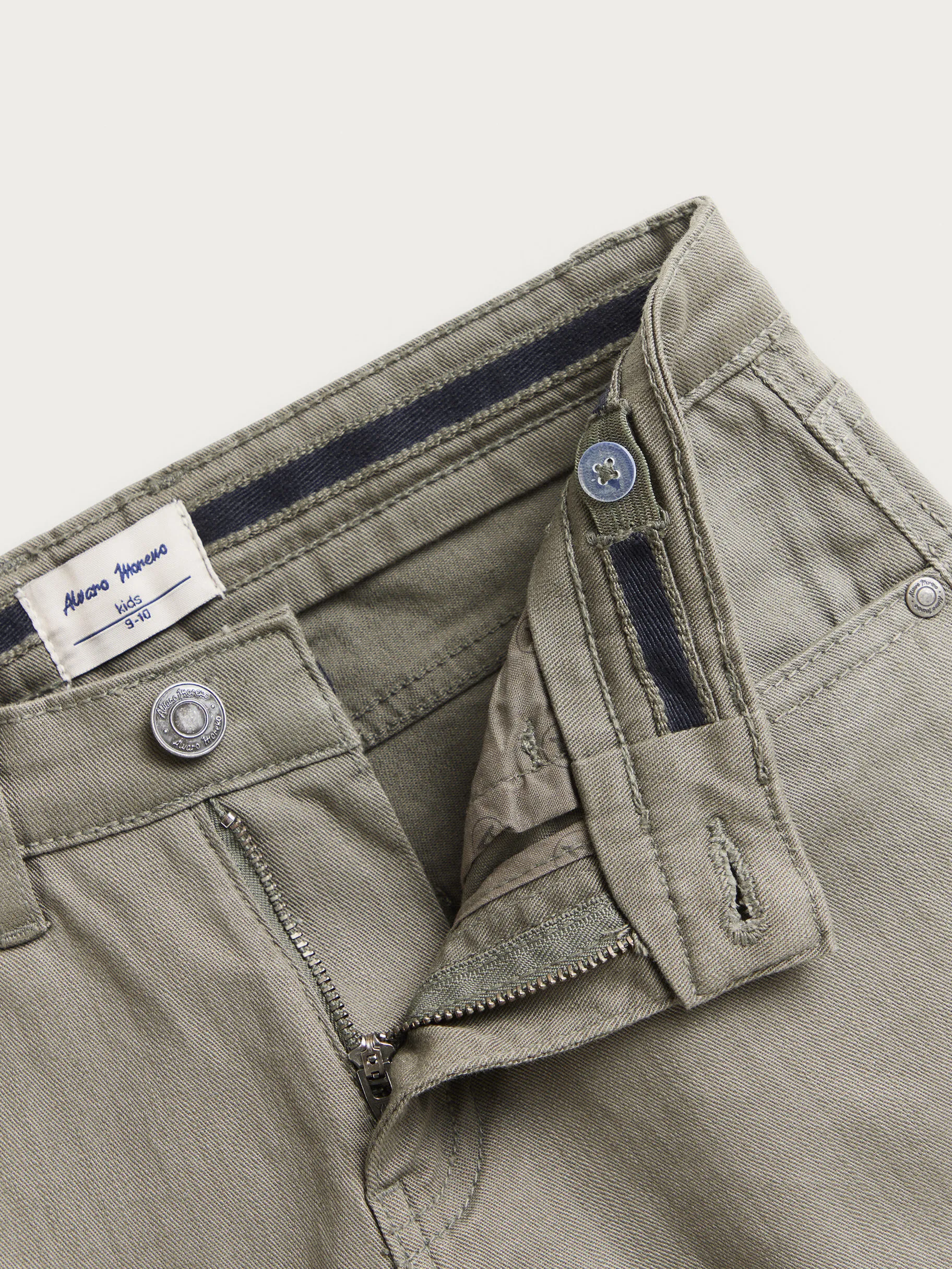 pantalon__pockets_kids_verde_3.webp Shop Alvaro Moreno PANTALON 5 POCKETS KIDS Verde