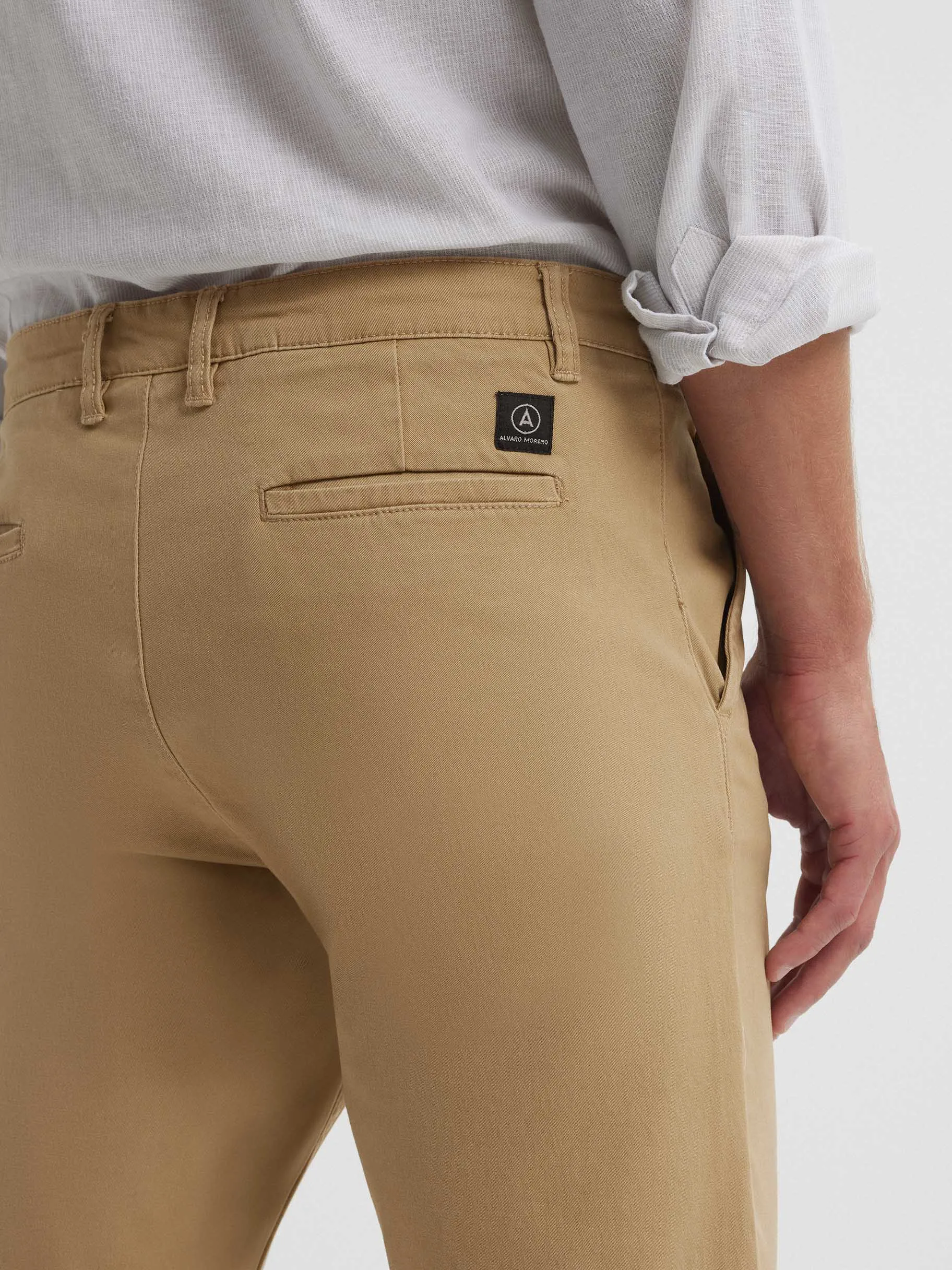 pantalon_chino_slim_fit_camel_4.webp Online Alvaro Moreno PANTALON CHINO SLIM FIT Camel