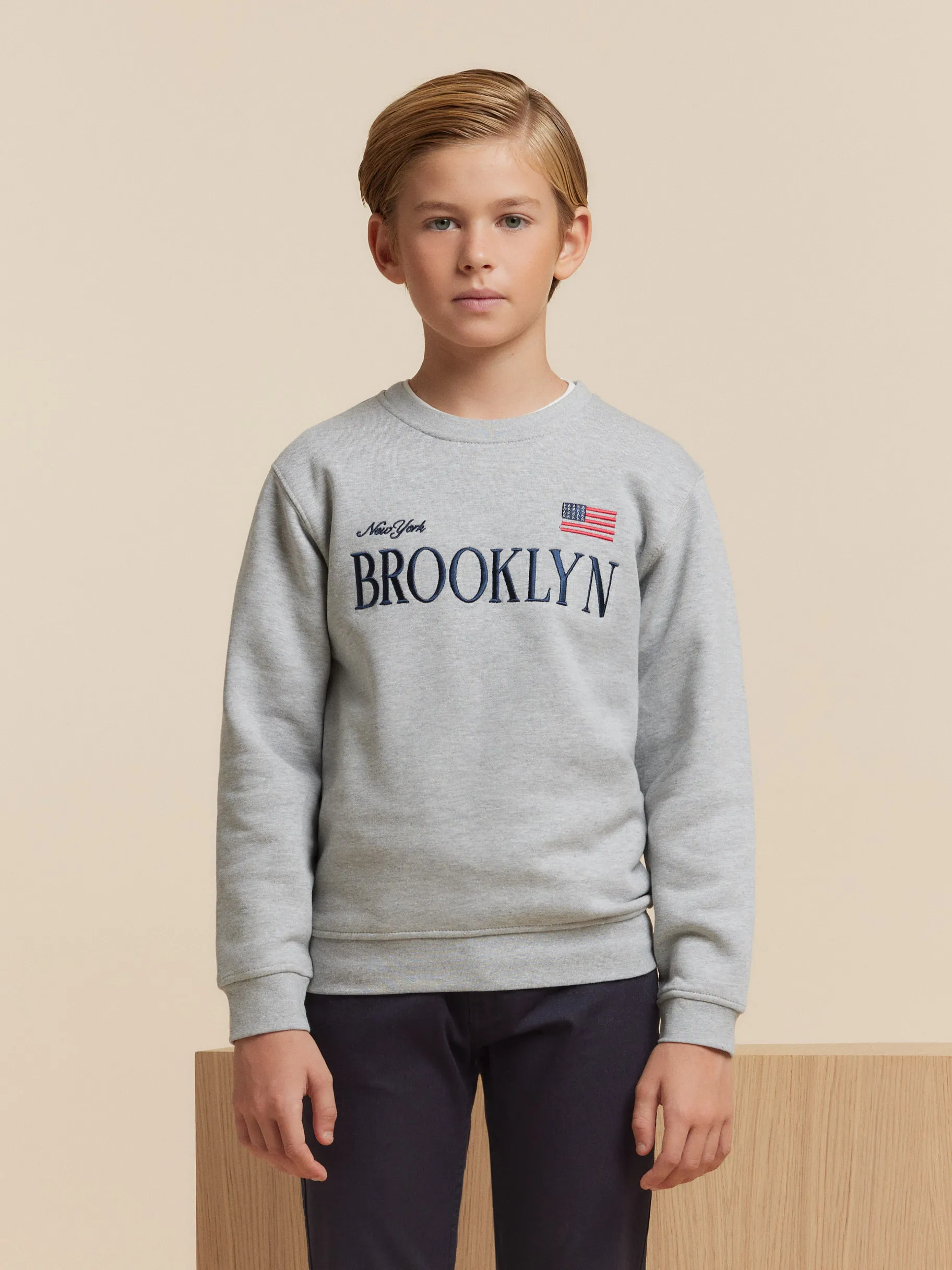sudadera_brooklin_kids_gris_3.webp Best Alvaro Moreno SUDADERA BROOKLIN KIDS Gris