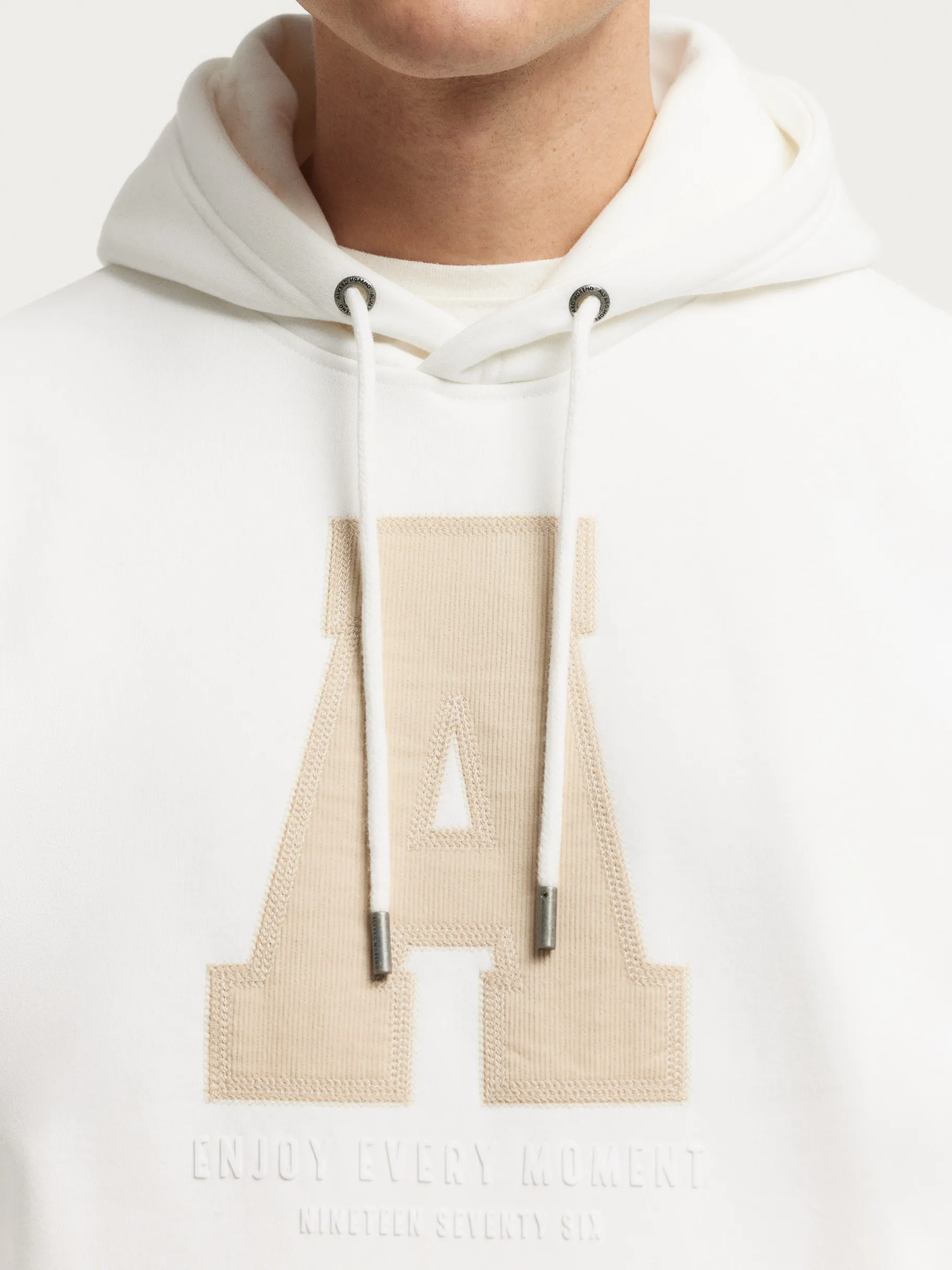 sudadera_moment_blanco_3.webp Cheap Alvaro Moreno SUDADERA MOMENT Blanco