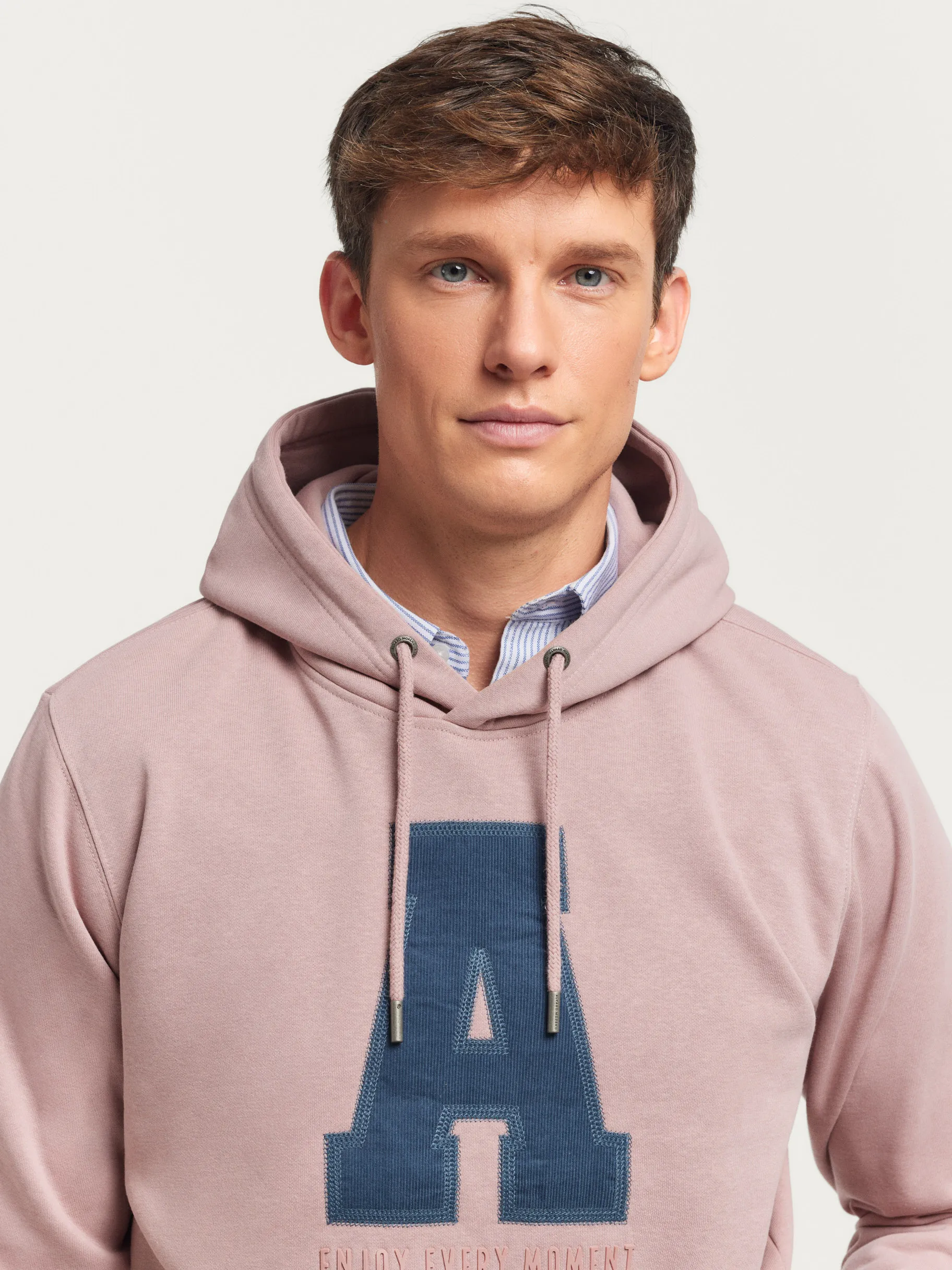 sudadera_moment_rosa_3.webp Fashion Alvaro Moreno SUDADERA MOMENT Rosa